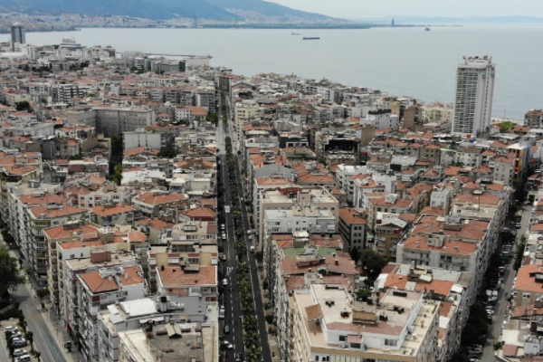 İzmir Büyükşehir Belediyesi bir yılda 1,1 milyar liralık yol çalışması yaptı