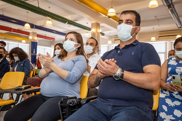 İzmir Büyükşehir Belediyesi’nden anne adaylarına 'Gebe Beslenme Paketi'