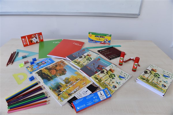 İzmir Büyükşehir Belediyesi’nden öğrencilere kırtasiye desteği 