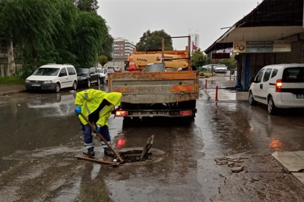İzmir’de 200 noktada yapılan yatırımlar su baskınlarını önledi 