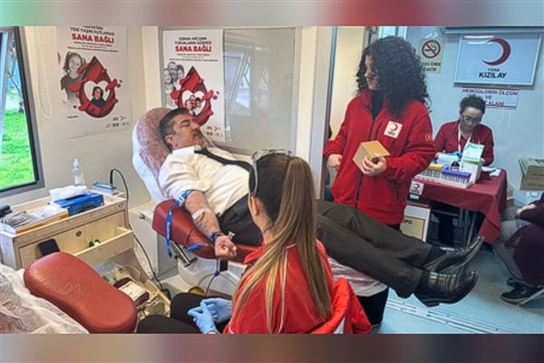 İzmir'de “Birbirimize Candan Bağlıyız” sloganı ile bağış kampanyası düzenlendi