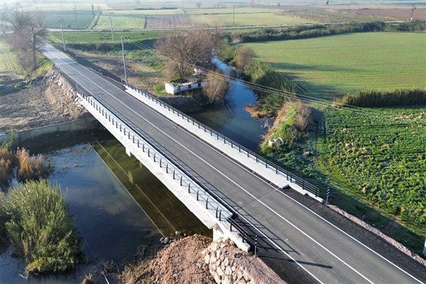 İzmir’de dirençli kent’in köprüleri kuruldu