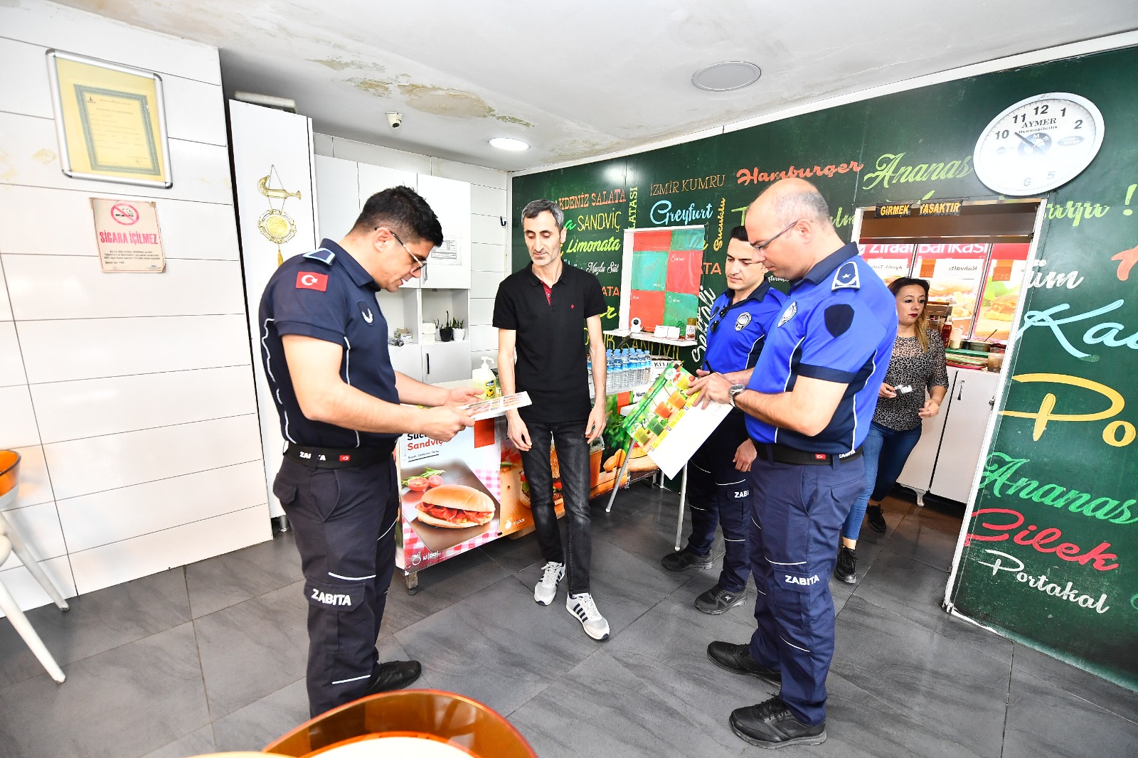 İzmir'de zabıta ekipleri bayram öncesi denetim gerçekleştirdi