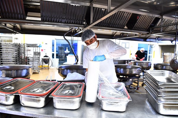 İzmir’den afet bölgesine 100 bin kişilik gıda desteği 