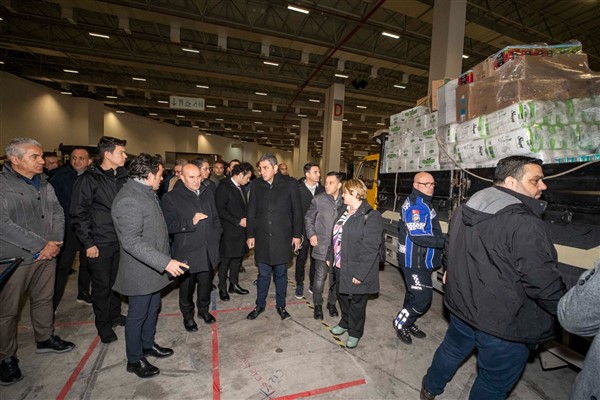 İzmir’den depremzedelere 41 milyon lirayı aşan destek