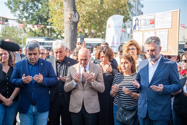 İzmir depreminde yaşamını yitirenler aanıldı