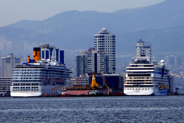 İzmir’e ilk gemi yarın geliyor
