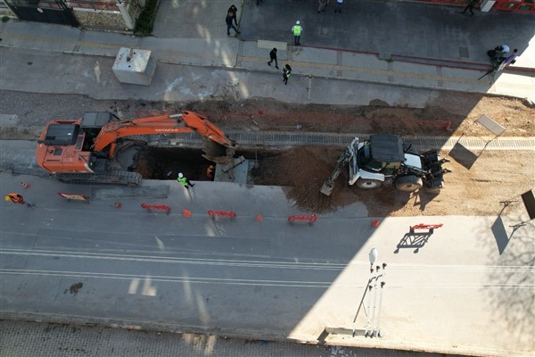 İzmir tarihinin en büyük yağmur suyu ayrıştırma yatırımı sürüyor