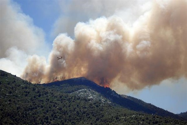 İzmir ve Kütahya'daki orman yangınlarına müdahale sürüyor