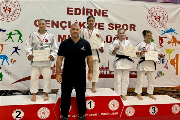İzmirli judocular Uluslararası Judo Turnuvası’nda altın madalya kazandı