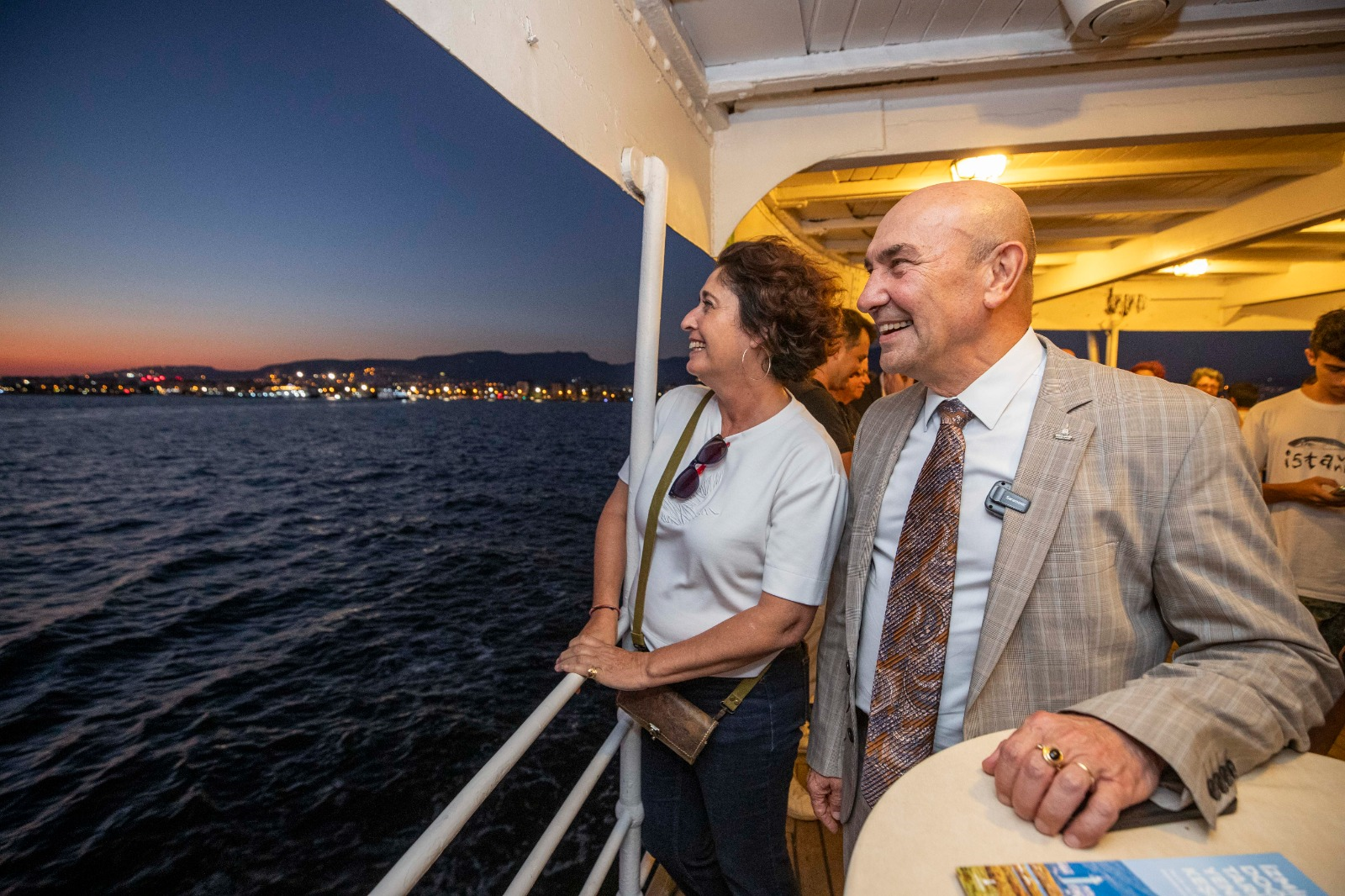 İzmirliler “Körfez Turu” ile  İzmir'in tarihini denizden keşfediyor
