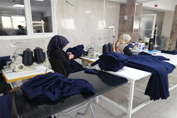 Kadın Kültür Evleri depremzedeler için üretiyor