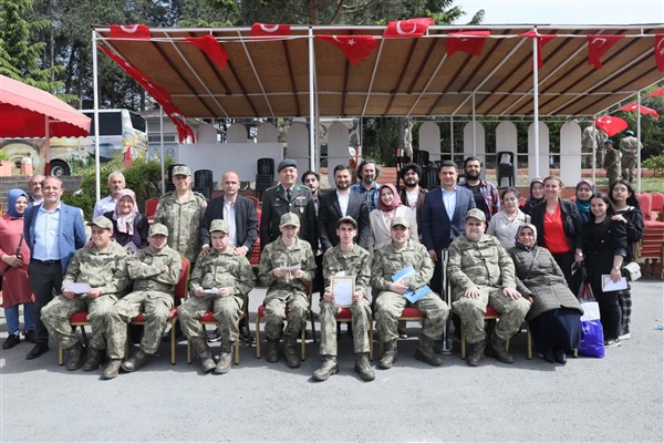 Kağıthane'de engelli bireylere asker kınası yakıldı