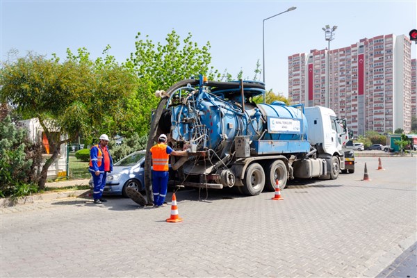 Kanallarda temizlik çalışmalarına hız verildi