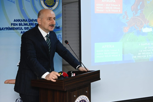 Karaismailoğlu, 'Türkiye’nin Ulaştırma Politikaları' konulu açılış dersine katıldı