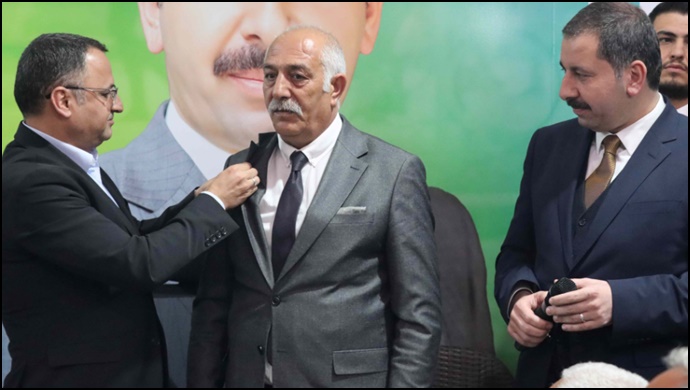 Karaköprü'de Ak Parti'ye katılımlar sürüyor