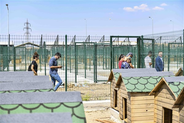 Karataş Geçici Hayvan Bakımevi ve Rehabilitasyon Merkezi görücüye çıktı