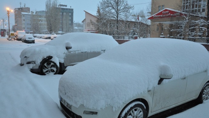 Kars’ta kar kalınlığı 20 santimetreyi geçti