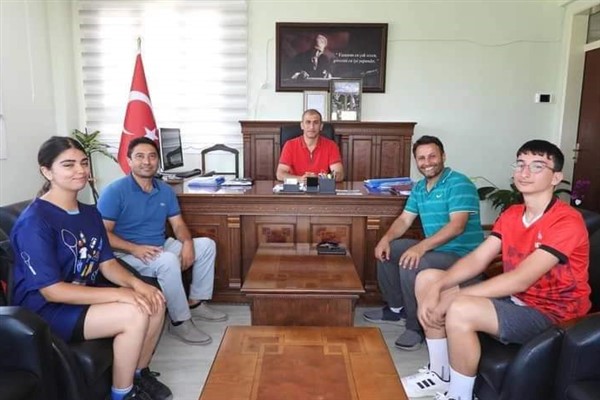 Kaymakam Aksu, Badmintonda derece alan sporcuları ödüllendirdi