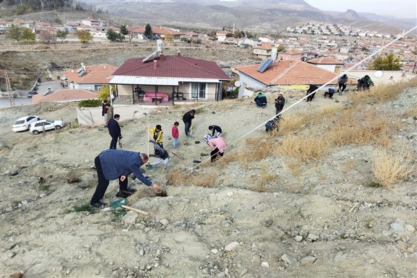 Kayseri Büyükşehir, ağaçlandırma çalışmasına Yeşilhisar ile devam etti
