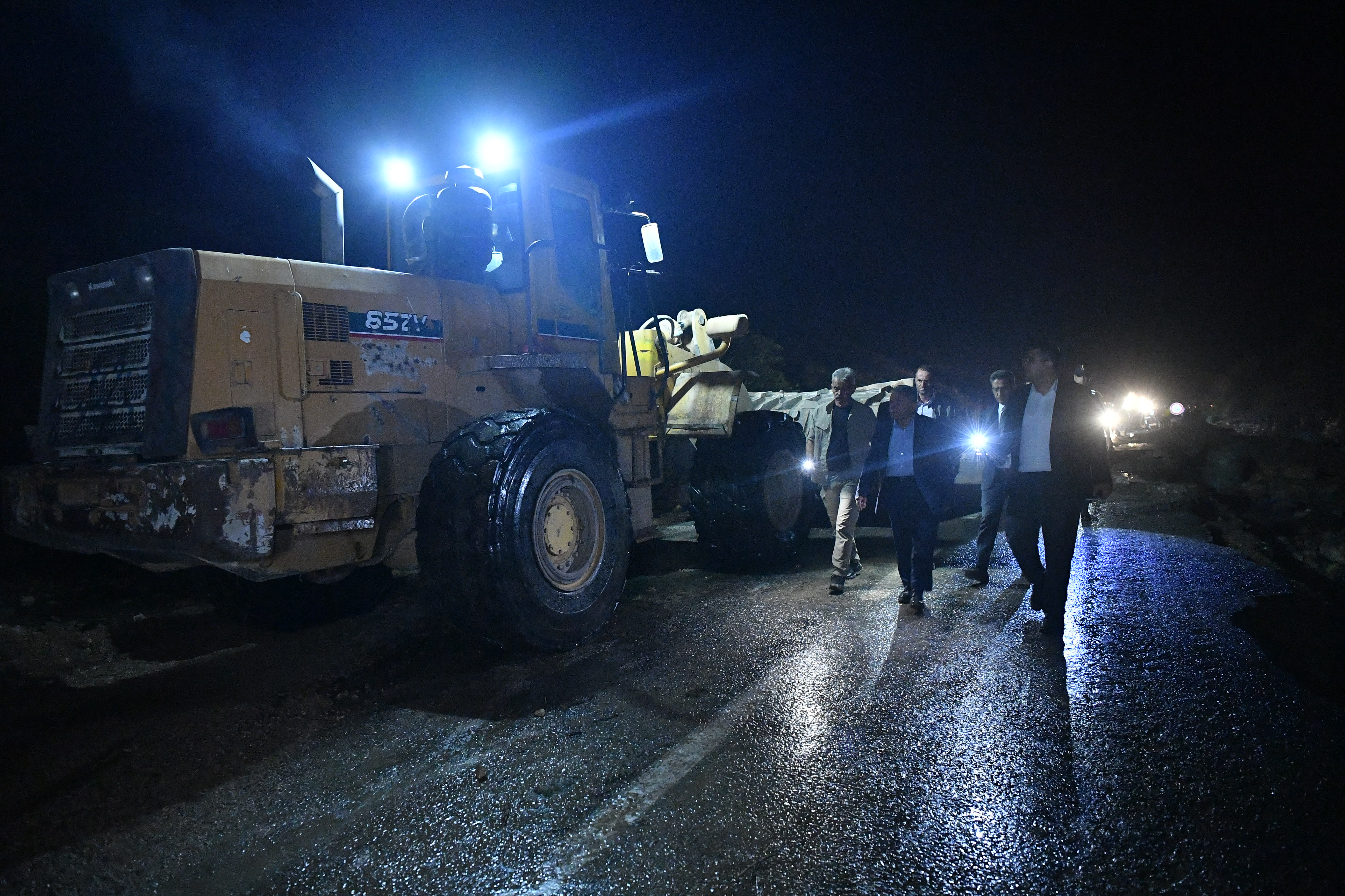Kayseri Büyükşehir Belediyesi, Bünyan’daki sel bölgesine 71 personel ile destek verdi