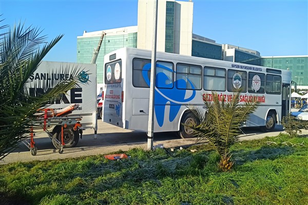 Kayseri Büyükşehir'in Gezici Ağız ve Diş Sağlığı Kliniği deprem bölgesinde