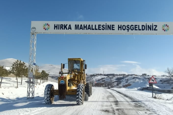 Kayseri'de yoğun tipi nedeniyle kapanan 273 mahalle yolu ulaşıma açıldı