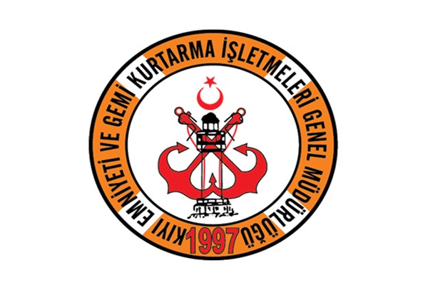 Kınalıada açıklarında sürüklenen tekne Harem'e yanaştırıldı