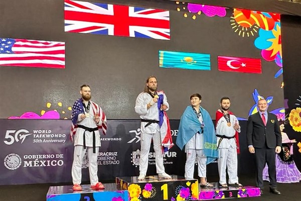 Konya Büyükşehir Belediyesporlu para tekvandocudan dünya üçüncülüğü