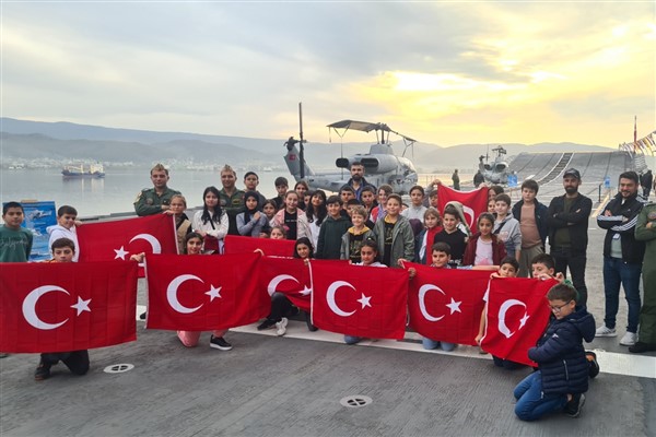 Kore Cumhuriyeti Deniz Kuvvetleri Kurmay Başkanı, TCG Anadolu’yu ziyaret etti