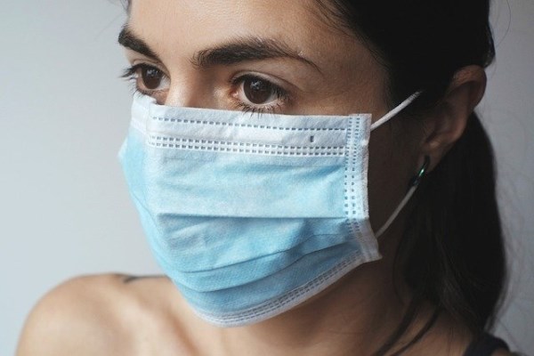 Koronavirüs salgınında günlük vaka sayısı bin 443 oldu