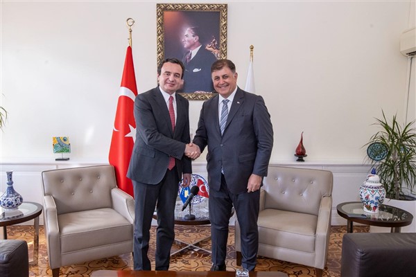 Kosova Cumhuriyeti Başbakanı Kurti, Başkan Tugay’ı ziyaret etti 