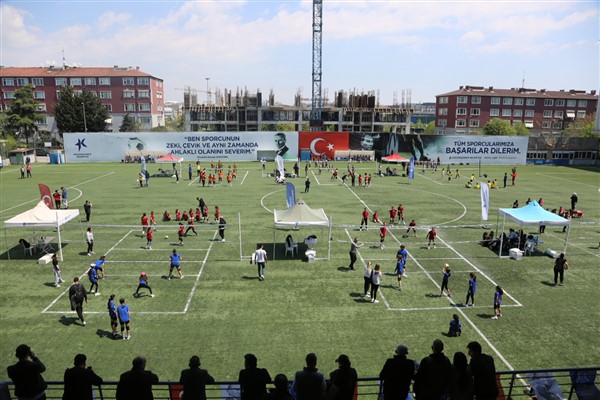 Küçükçekmece’deki Voleybol Şenliği’nde 500 sporcu mücadele etti