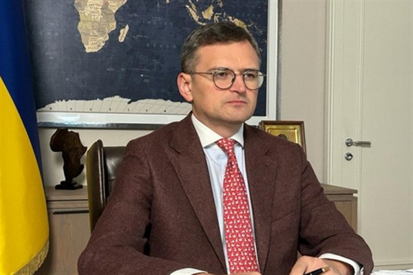 Kuleba: Rus teröristler Çernihiv'in merkezine füze fırlattı