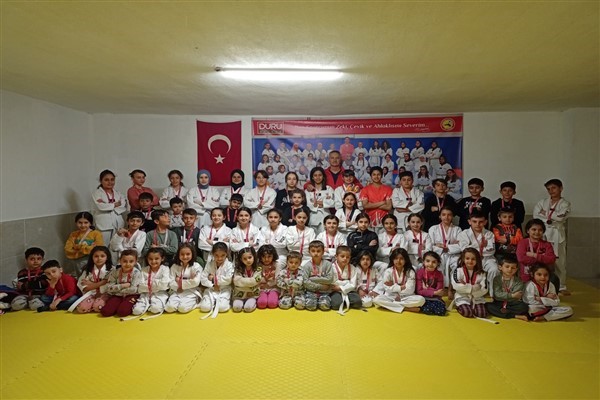 Lider bakliyat firması Duru, depremin yaralarını sporla sarıyor