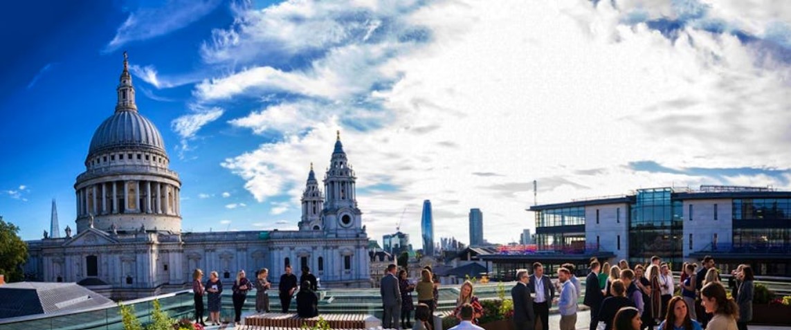 Londra'da işlem gören hisse senetleri Avrupa piyasalarını yukarı taşıdı
