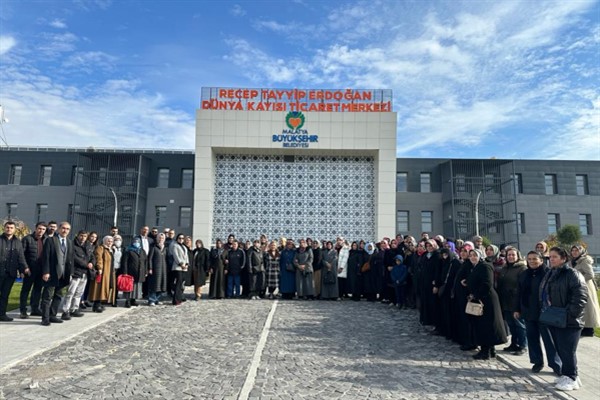 Malatya'da ziyaretçilere hayata geçirilen projelerle ilgili bilgiler verildi
