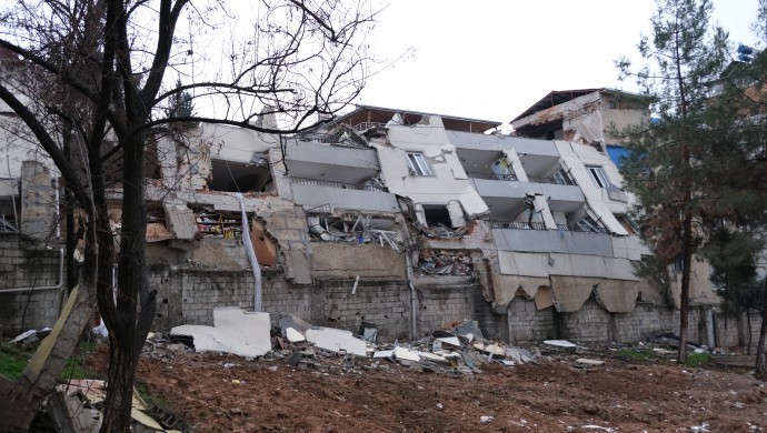 Maraş'ta  258 saat sonra bir kadın kurtarıldı