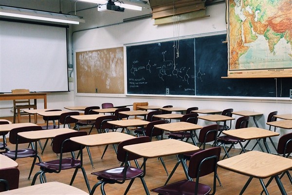 MEB'in ücretsiz ders kitapları KKTC'deki öğrencilere de ulaştı