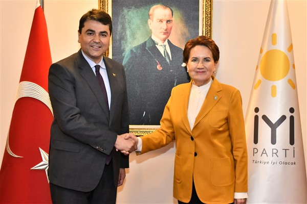 Meral Akşener, Gültekin Uysal'ı makamında kabul etti