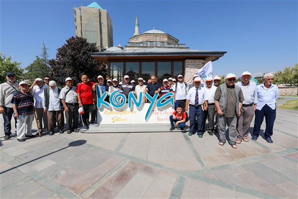 Merkezsev Huzurevi sakinleri Konya'yı gezdi