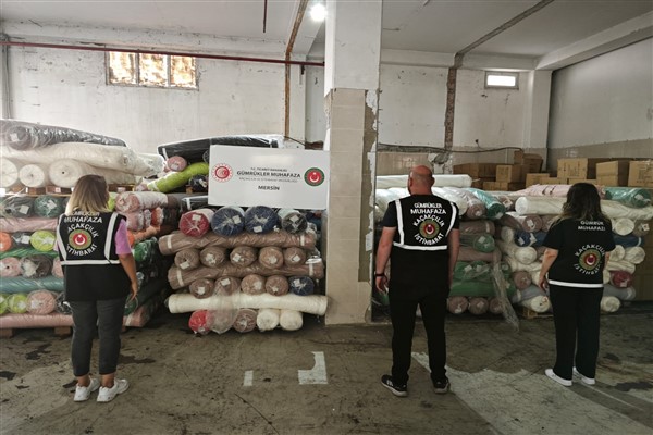 Mersin’de 24 ton 400 kilogram polyester kumaş ele geçirildi