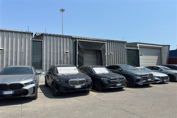 Mersin'de çalıntı 56 milyon TL değerinde 9 lüks araca el konuldu