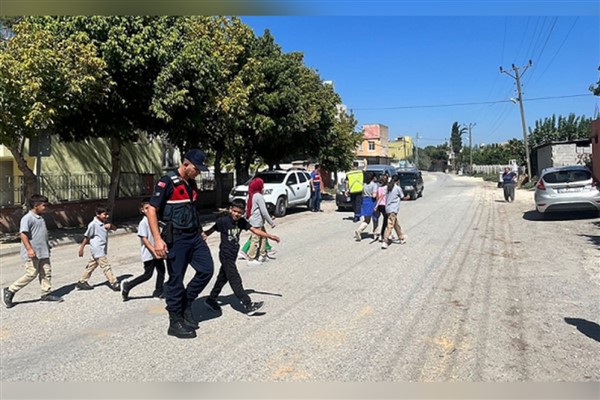 Mersin'de okul çevrelerinde güvenlik tedbirleri artırıldı
