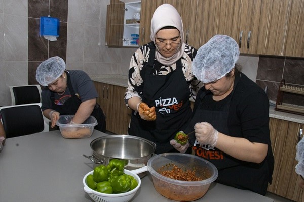 Mersin’de özel aşçılar mutfağa girdi