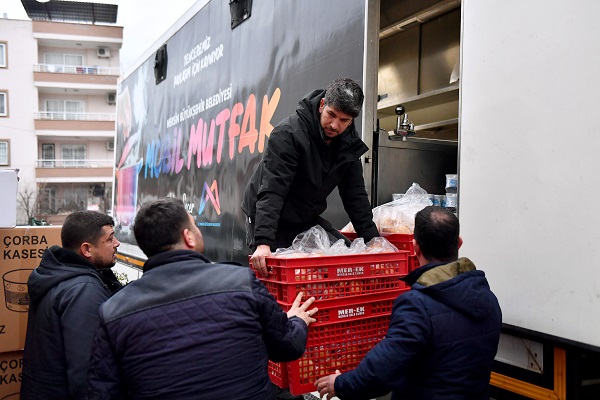Mersin'den deprem bölgelerine destek
