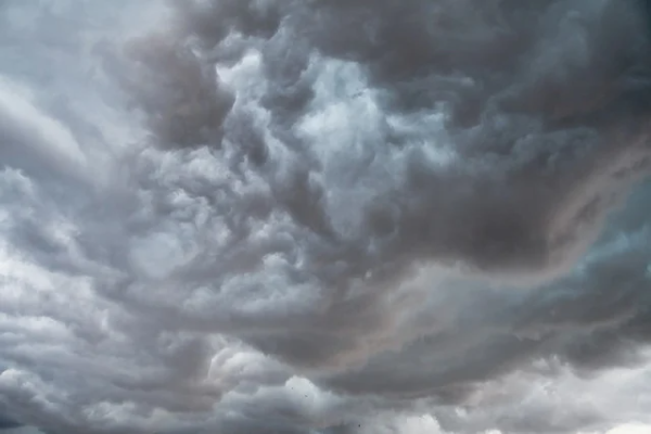 Meteoroloji'den kuvvetli rüzgar ve kısa süreli fırtınaya karşı uyarı
