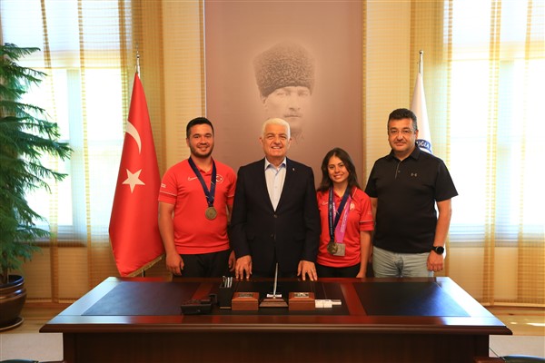 Milli okçulardan Başkan Gürün’e ziyaret