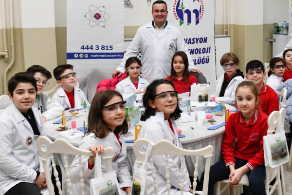 Mustafakemalpaşa'da gençler teknoloji ile buluşturuluyor