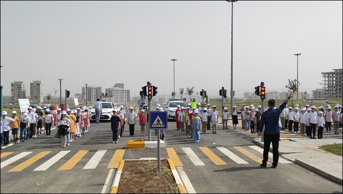  Öğrencilerden Trafik Haftası Kutlaması-(VİDEO)